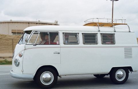 old-pesons-riding-volkswagen-t2
